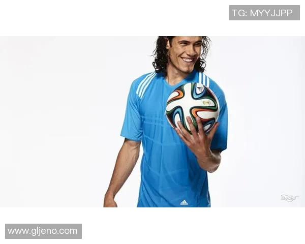 足球明星脚下飞舞的球技与风采，展现世界级球员的魅力与技术之美